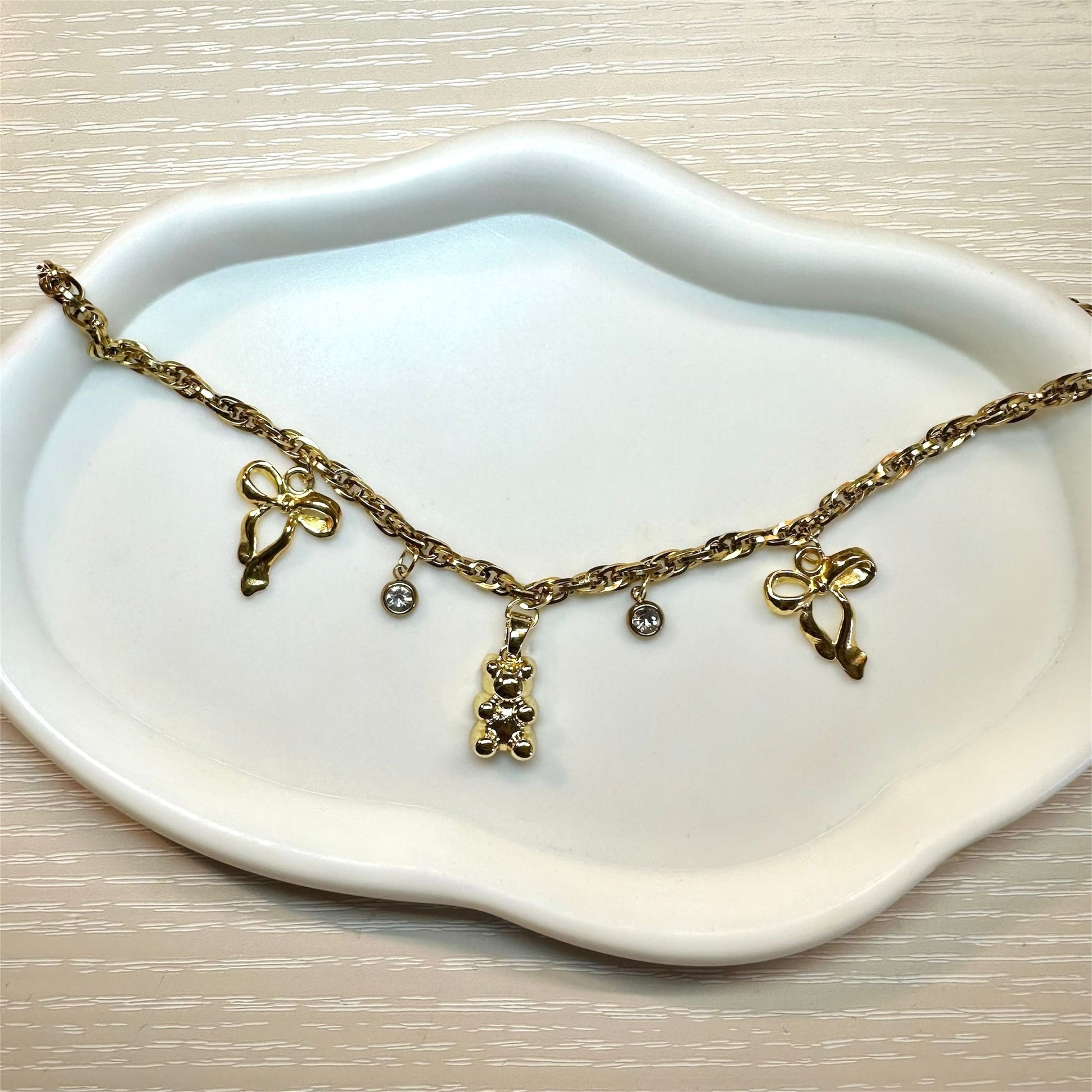 Goldene Schleifenkette