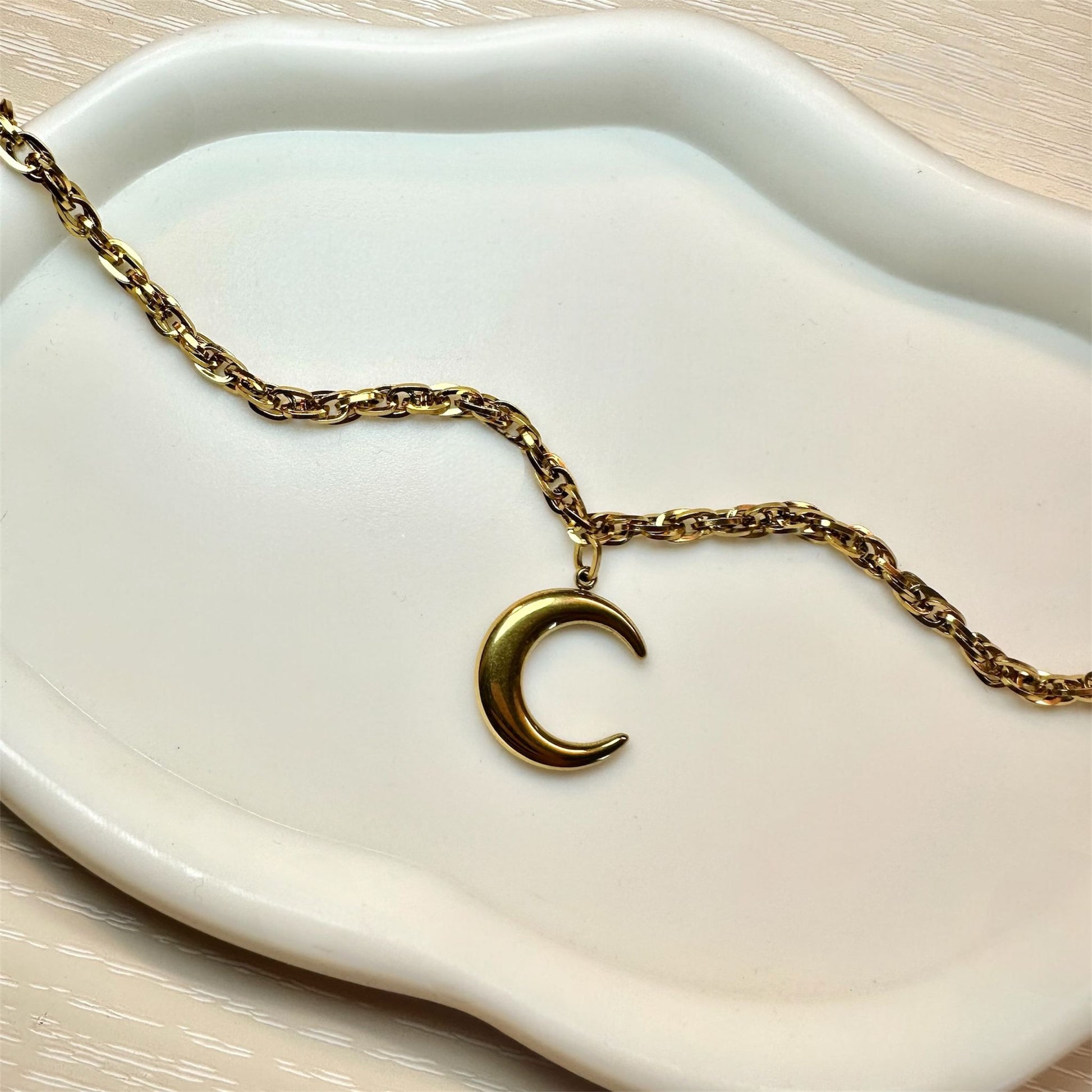 Goldene Schleifenkette