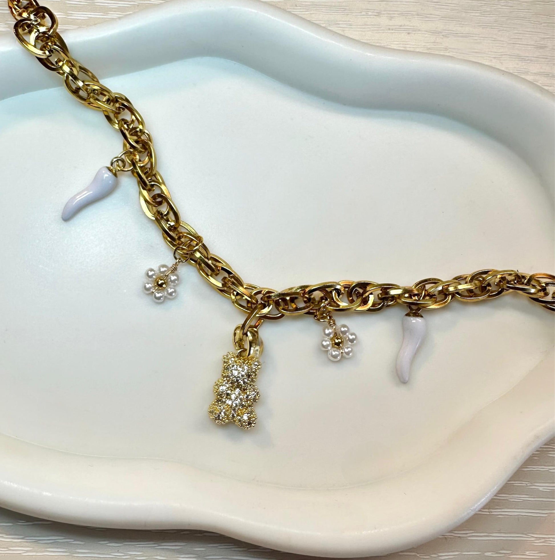 Goldene Schleifenkette