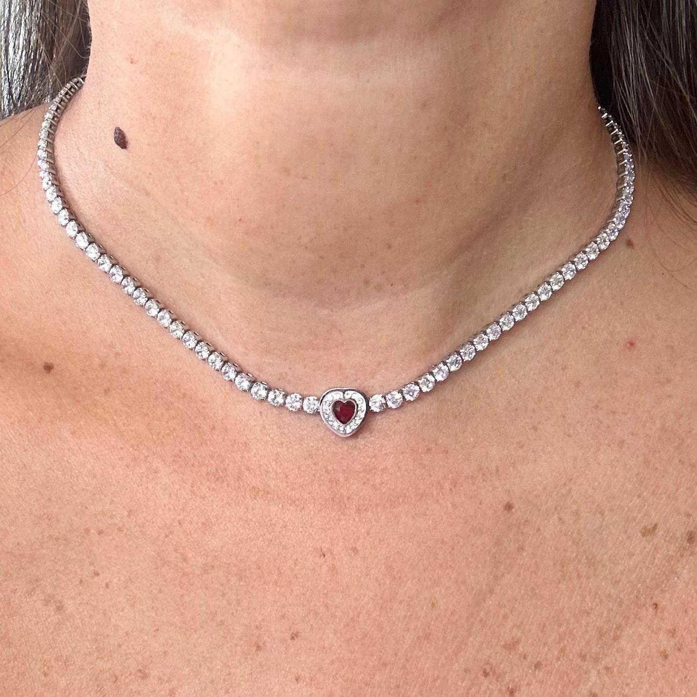 Silberne Halskette mit Amor-Anhänger