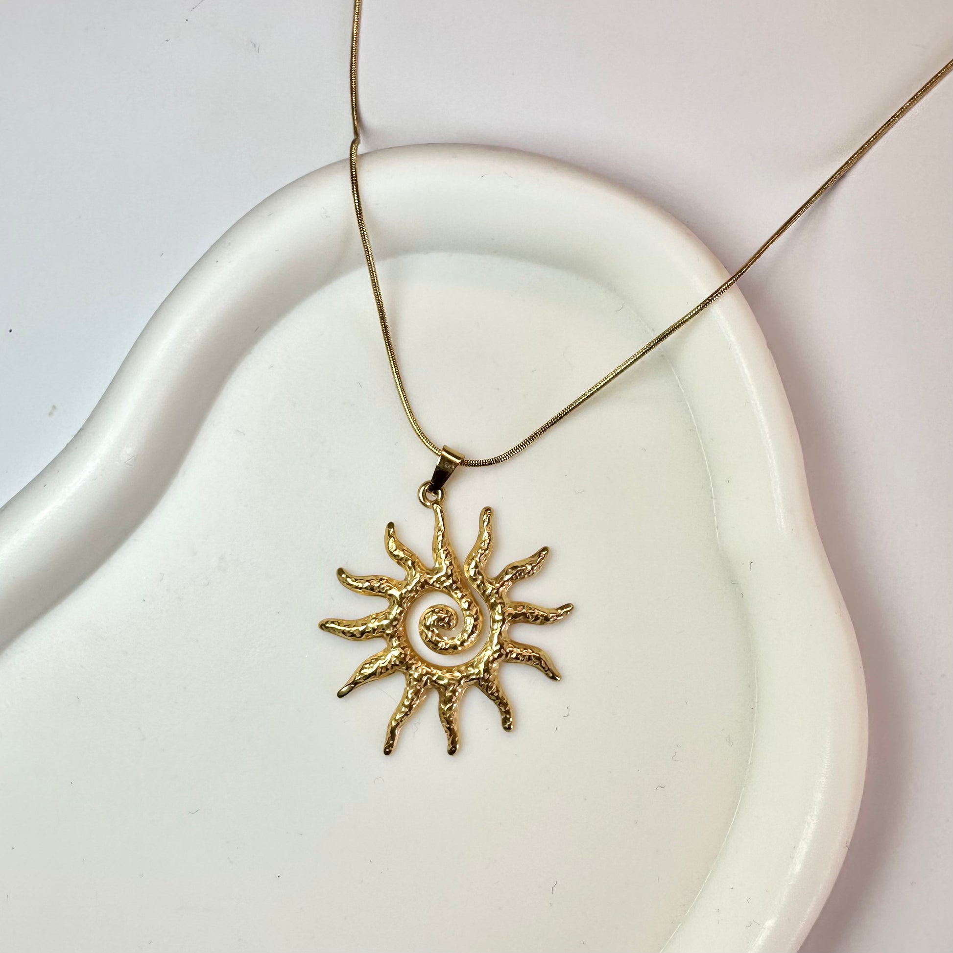 Goldene Sonnenkette