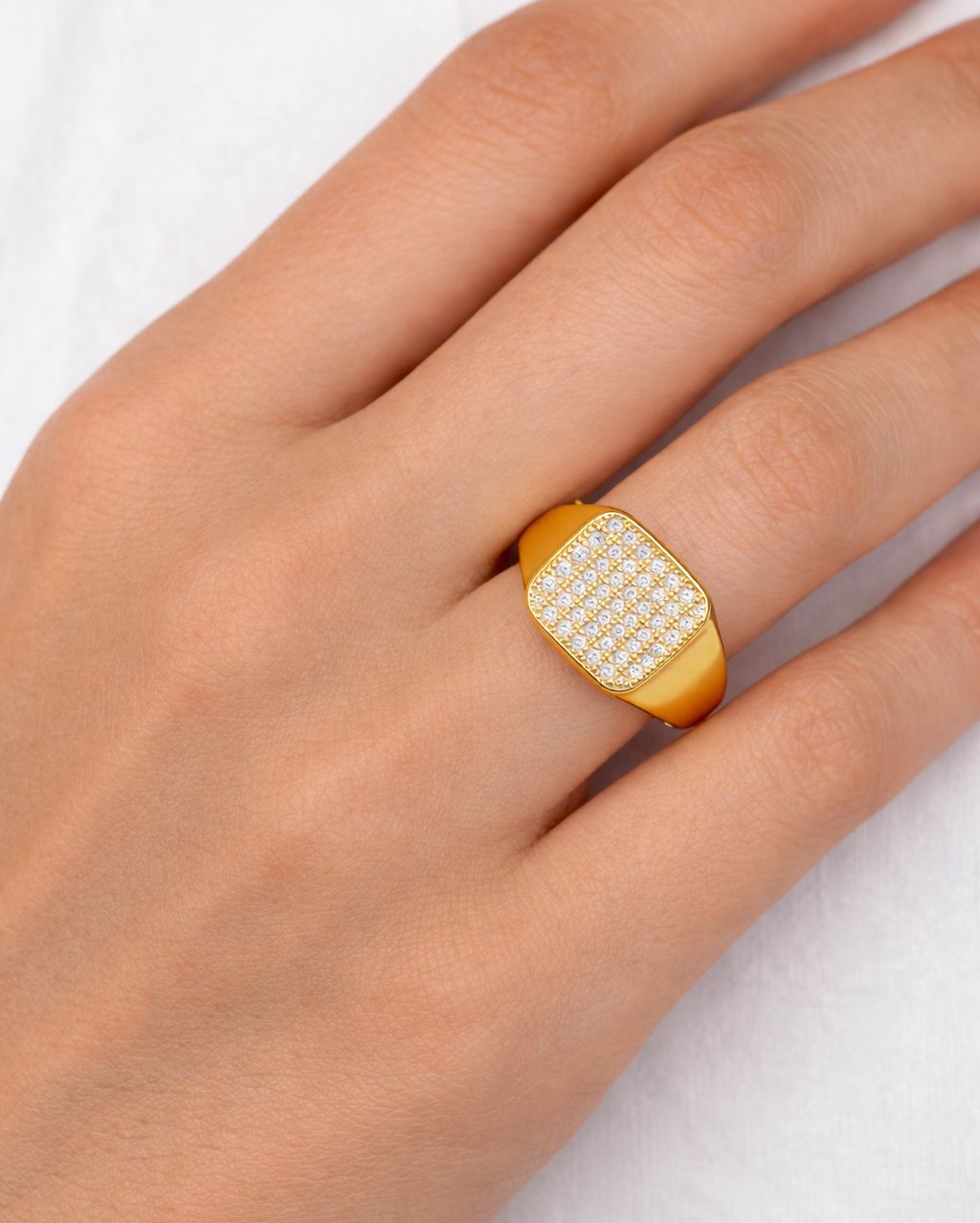 Anello Chevalier Square